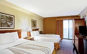 La Quinta By Wyndham Stamford / New York City